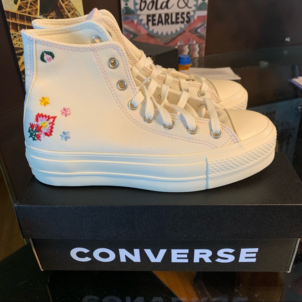 NWT Converse High Top Platform Sneakers